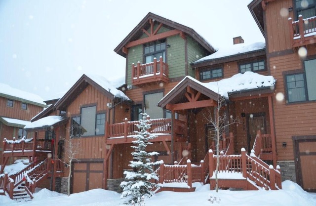 🐻 Bear Crossing 1390 | Pet Friendly For One Dog | Private Hot Tub