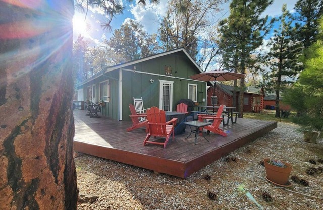 Bear Escapes II: Affordable Luxury Cabin Big Bear