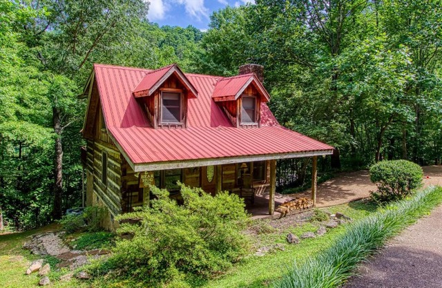 Bear Hug Too Cabin