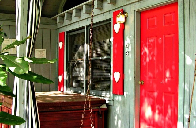 Bear Paw Cottage #3 King Adorable; Hot Tub; Pet friendly; 2Adults/2Children