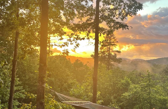 “Bear Paw Resort” View’s, Privacy, Covered decks, Outdoor spaces, Easy accessn