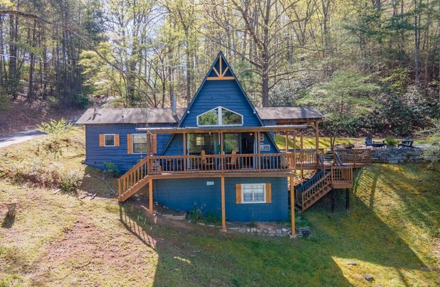 BEAR'S DEN CHALET