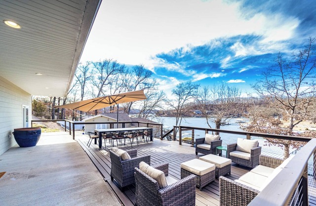 Bearcat Bungalows – Two Homes One Rental, Sleep 22