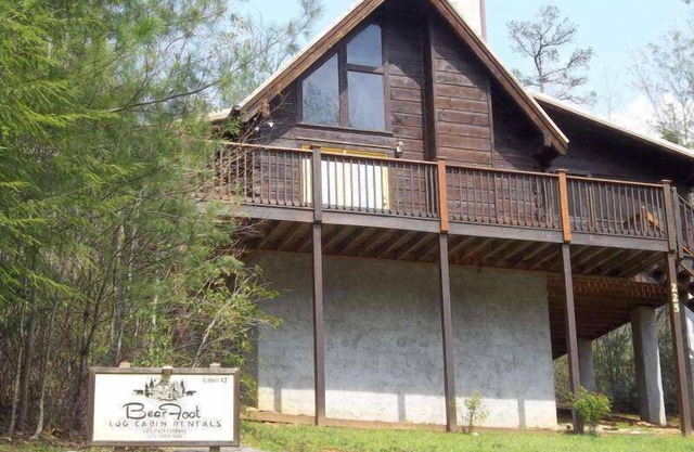 BEARFOOT - Romantic cabin perfect for two!