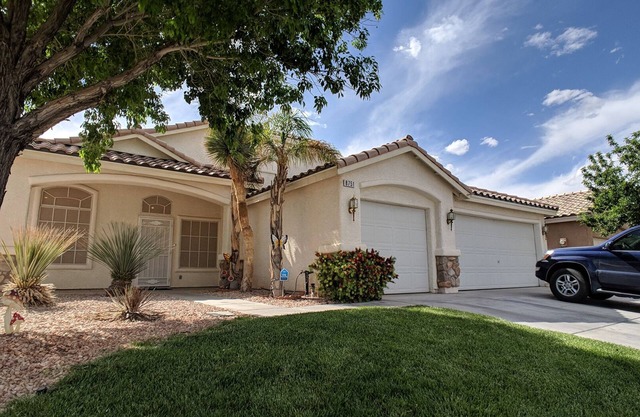 Beauitful 1 Story home minutes from the Strip
