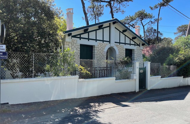 Beautifully renovated family home, 80 m from the beach and 500 m from the center.