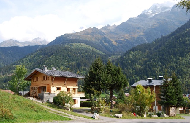 Beautifully Renovated Chalet, Close to Lifts and Summer Park. Ski home