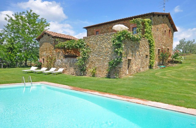 Beautiful apartment for 3 guests with WIFI, pool, pets allowed and panoramic view