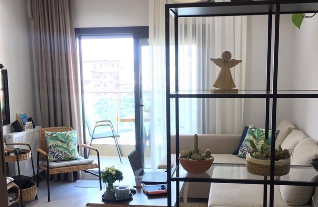 Beautiful, 1 Bedroom Studio Apartment,