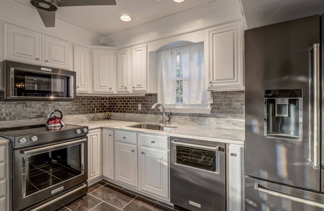 Beautiful 1 bedroom with private bathroom #2