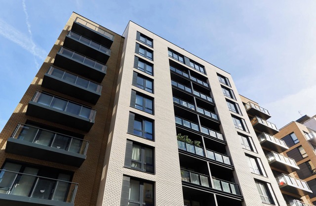 Beautiful 1 Bedroom with Balcony Near Mile End