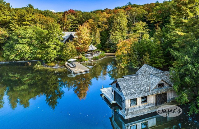 Beautiful 100 Yr Old Log Cabin totally renovated, Guest House and Boathouse!