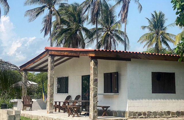 Beautiful 2 bedroom beach house - pool + ocean view