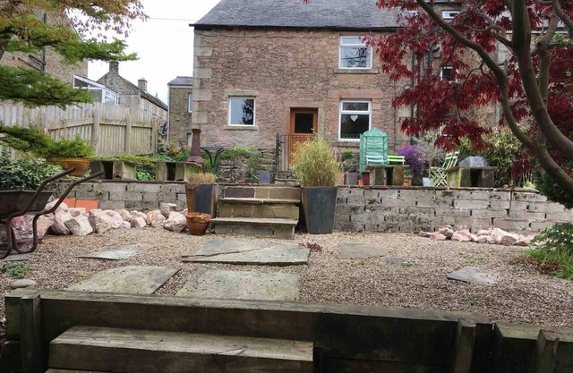 Beautiful 2-bed Cottage in Hurst Green