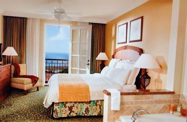 Beautiful 2 bedrooms Resort by the beach with Full kitchen, sleep 8, 1250 SQF.