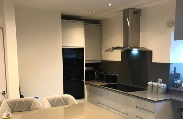 BEAUTIFUL 2 BEDROOM APARTMENT CORBRIDGE