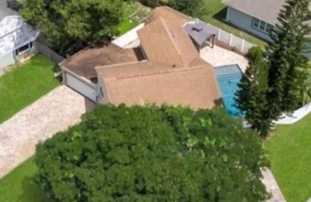 Beautiful 2 bedroom, Private Pool with BBQ grill (No shared)