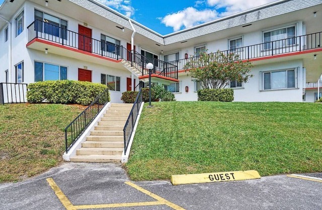 Beautiful 2 Br. Condo (321320) by Houzlet