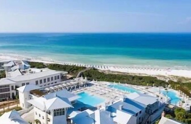 Beautiful 2 BR Watercolor Condo/Across from Beachclub/Next to Wine World!