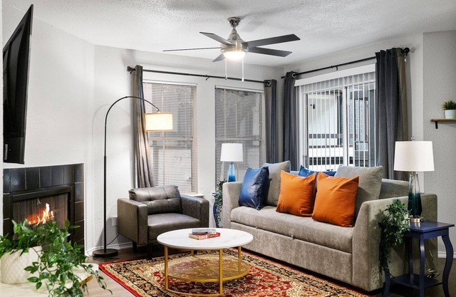 Beautiful 2BD/2BA in University Hills 3060