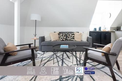 Beautiful 2BDR Apartment By Homestyles Hosts Short Lets & Serviced Accommodation Stratford With Free WiFi & Free Parking