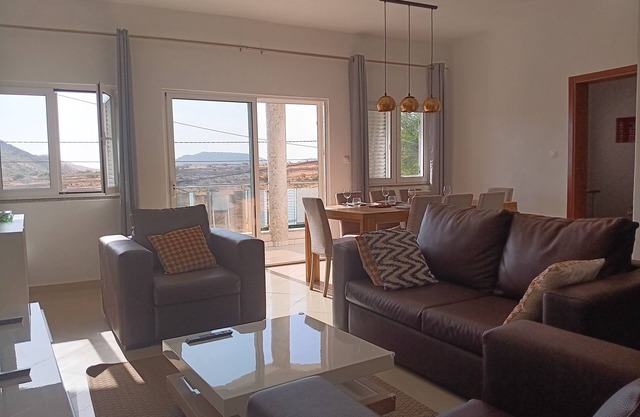 Beautiful 3 bed apt in Praia. Home away from Home.
