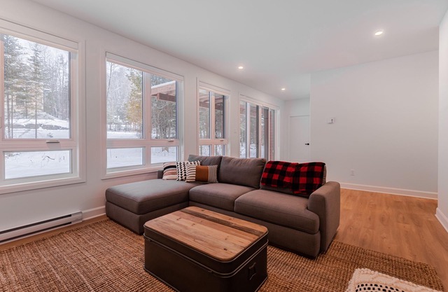 Beautiful 3 bed Chalet situated on top of a mountain. 15 mins from MontTremblant