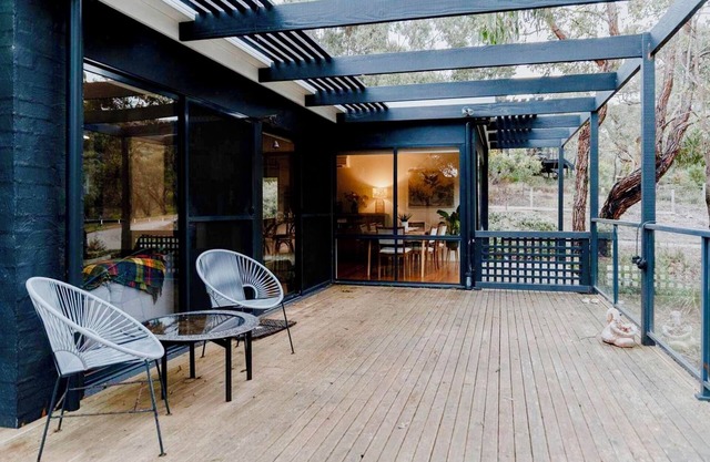 Beautiful 3 bed house overlooking Great Otway National Park and close to Beach