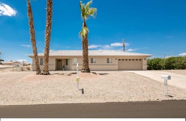 Beautiful 3 Bed 2 Bath Home, sleeps up to 8. Private and Quiet Neighborhood!