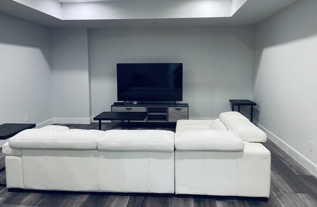 Beautiful 3 bedroom villa close to lake.