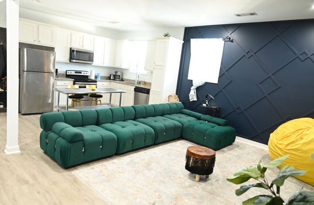 Beautiful 3-bedroom apartment located close to downtown Atlanta
