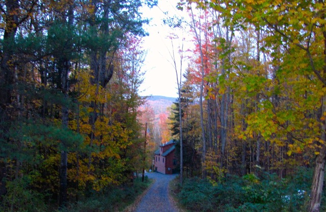 Beautiful 3-bedroom Log Cabin On 50+ Acres Overlooking the White Mountains