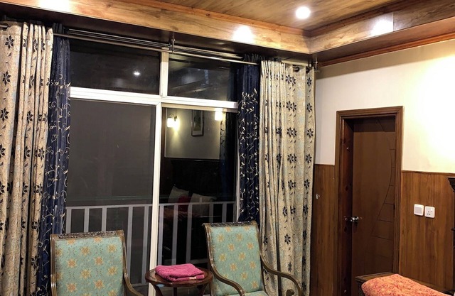 Beautiful 3 bedroom furnished Apartment facing towards the mountains
