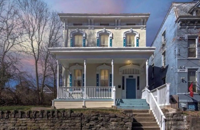 Beautiful 3-bedroom Villa minutes from downtown