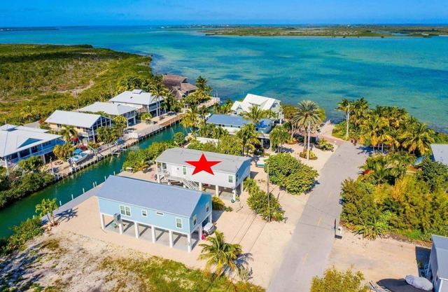 Beautiful 3 Bedroom Canal Home in Ramrod Key, FL with Open Water Views!