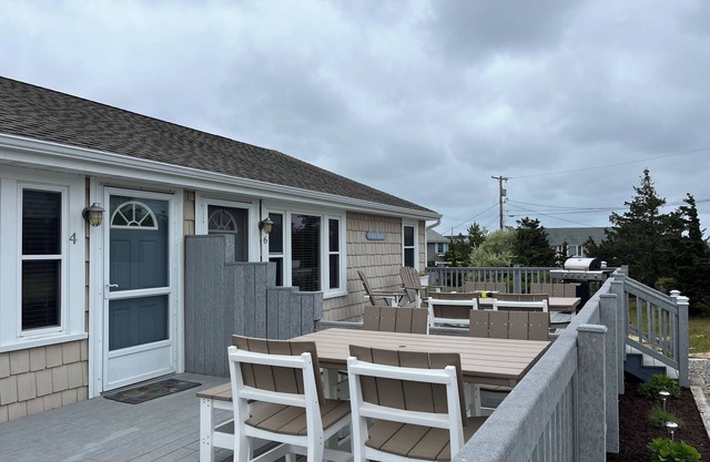 Beautiful 3 bedroom cottage with huge deck and walk to private beach!