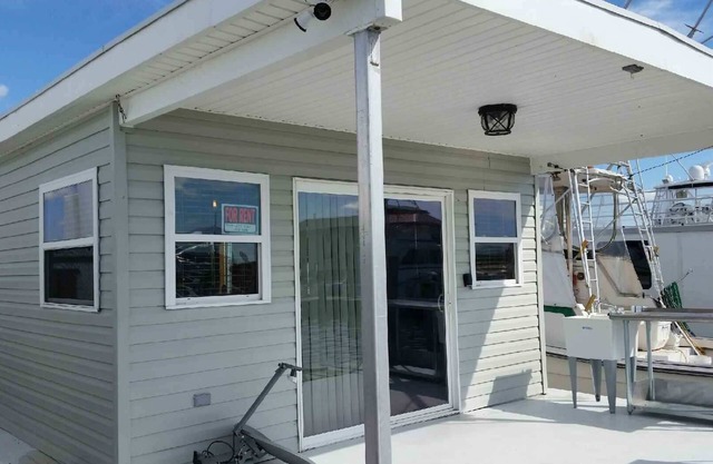 Beautiful 3Bd Houseboat in the Venice For Rent
