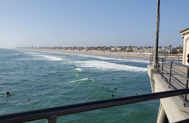 Beautiful 4-Bedroom Waterfront Home with WiFi in Huntington Beach