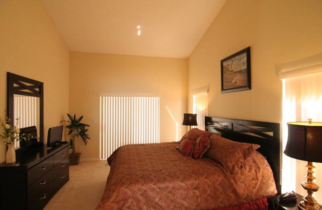 Beautiful 4 Bed/3 Bath Villa + Disney&Golf + Large South-Facing private Pool/Spa