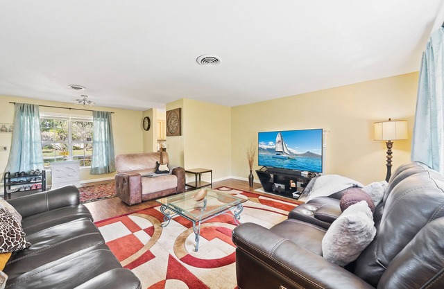 Beautiful 4-Bedroom Bungalow with Modern amenities