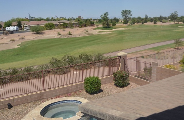 Beautiful 4 Bedroom Pool/Spa & Golf Course Gated Home