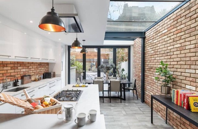 Beautiful 4 Bedroom Townhouse with Garden in Battersea/Chelsea