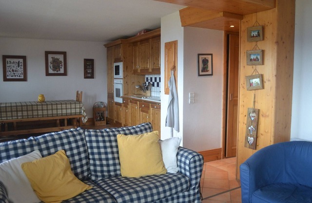 Beautiful 4-Room Apartment, 7 People, Ski-In/Ski-Out in Arc 1800