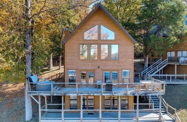 Beautiful 5 Bed Chalet w/Hot Tub, Lakefront on Dale Hollow! #14