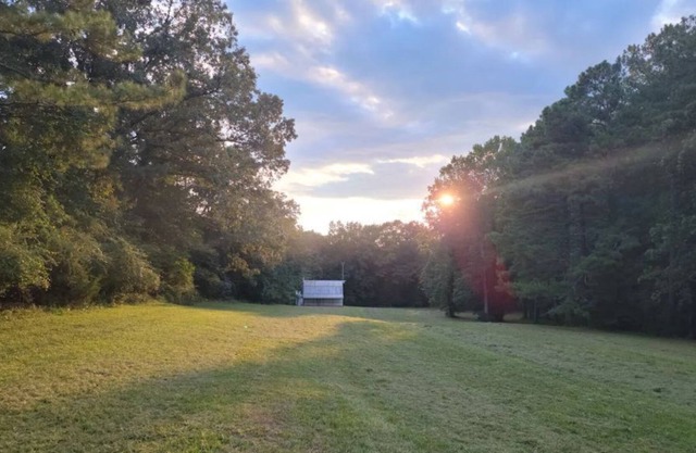 Beautiful 5-bedroom Villa on 28 Acres with barn
