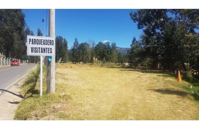 Beautiful adobe house in the countryside via a laguna de tota