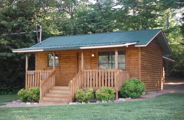 Beautiful, Affordable, Cabin Near Pigeon Forge For Couples!