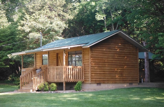 Beautiful, Affordable, Cabin Near Pigeon Forge For Couples!