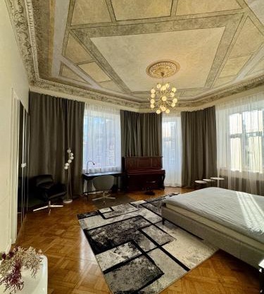 Beautiful and central art nouveau with AC