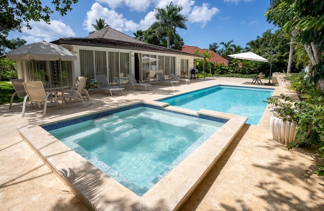 Beautiful and Cozy 4Bdr Villa in CDC/Pool, Jacuzzi